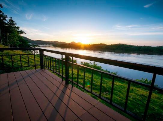 Chiang Klong Riverside Resort Chiang Khan Exterior photo